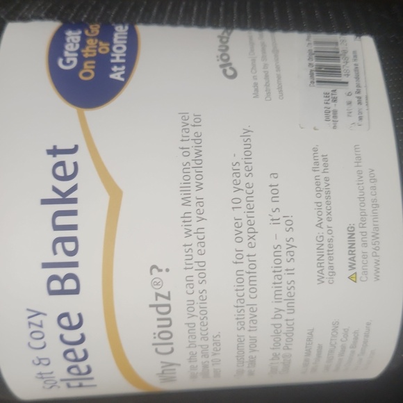 CLOUDZ Soft & Cozy Fleece Blanket - Black - Picture 2 of 2